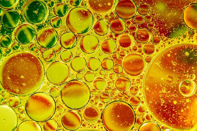 图为矿物油中的泡沫